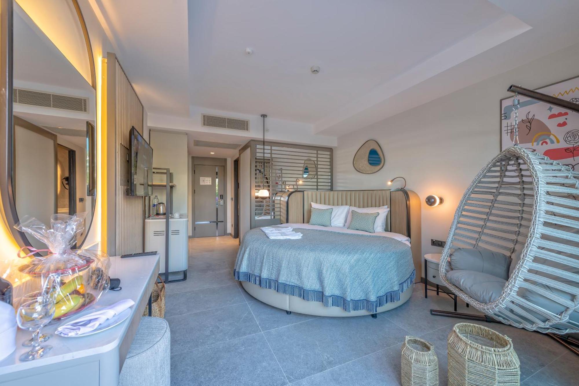 Deluxe Double or Twin Room Pool Access