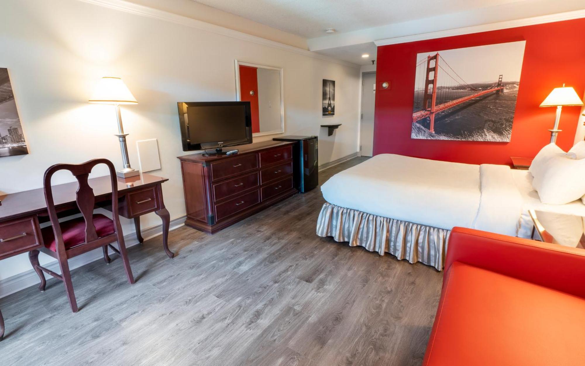 Traditional room, 1 Queen bed - Interior Balcony, garden area