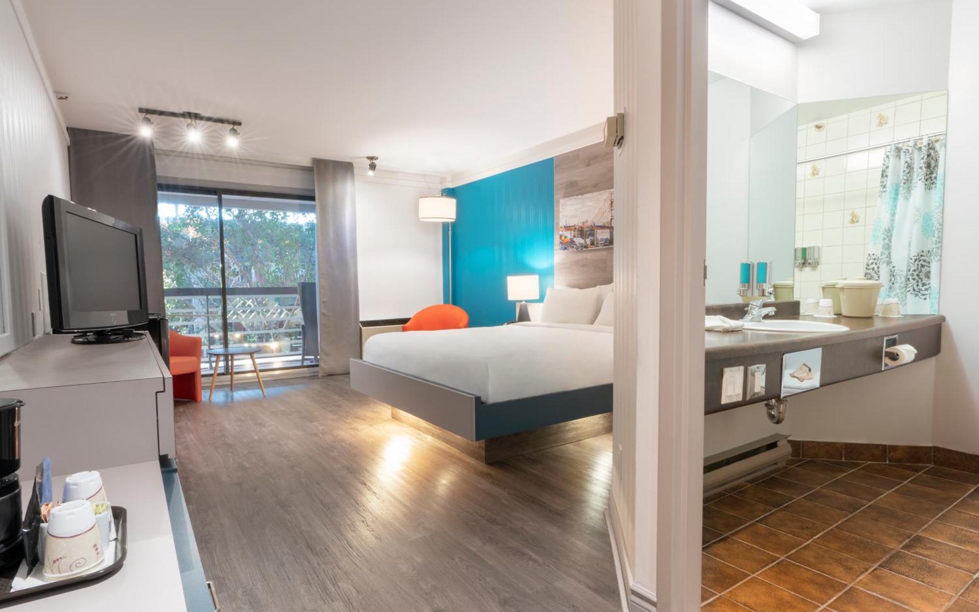 Economy room 1 Double bed Interior Balcony restaurant area