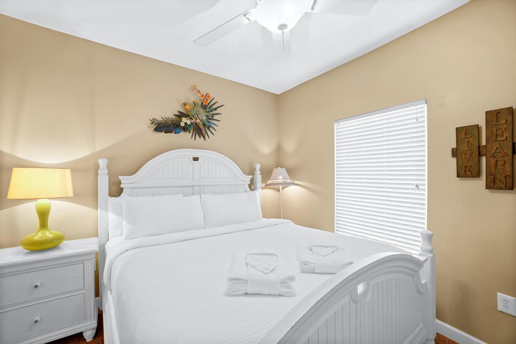 One-Bedroom Apartment 305W