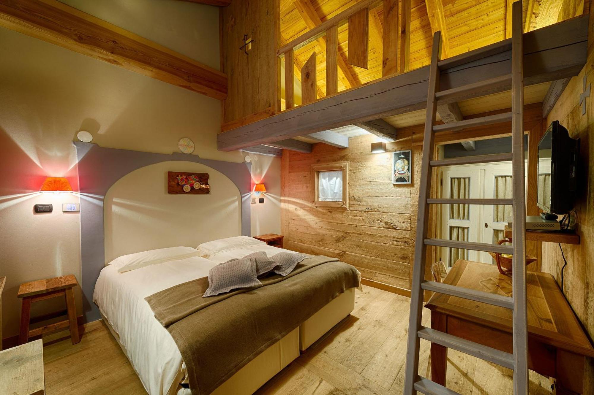 Double Room Split Level Spa Access