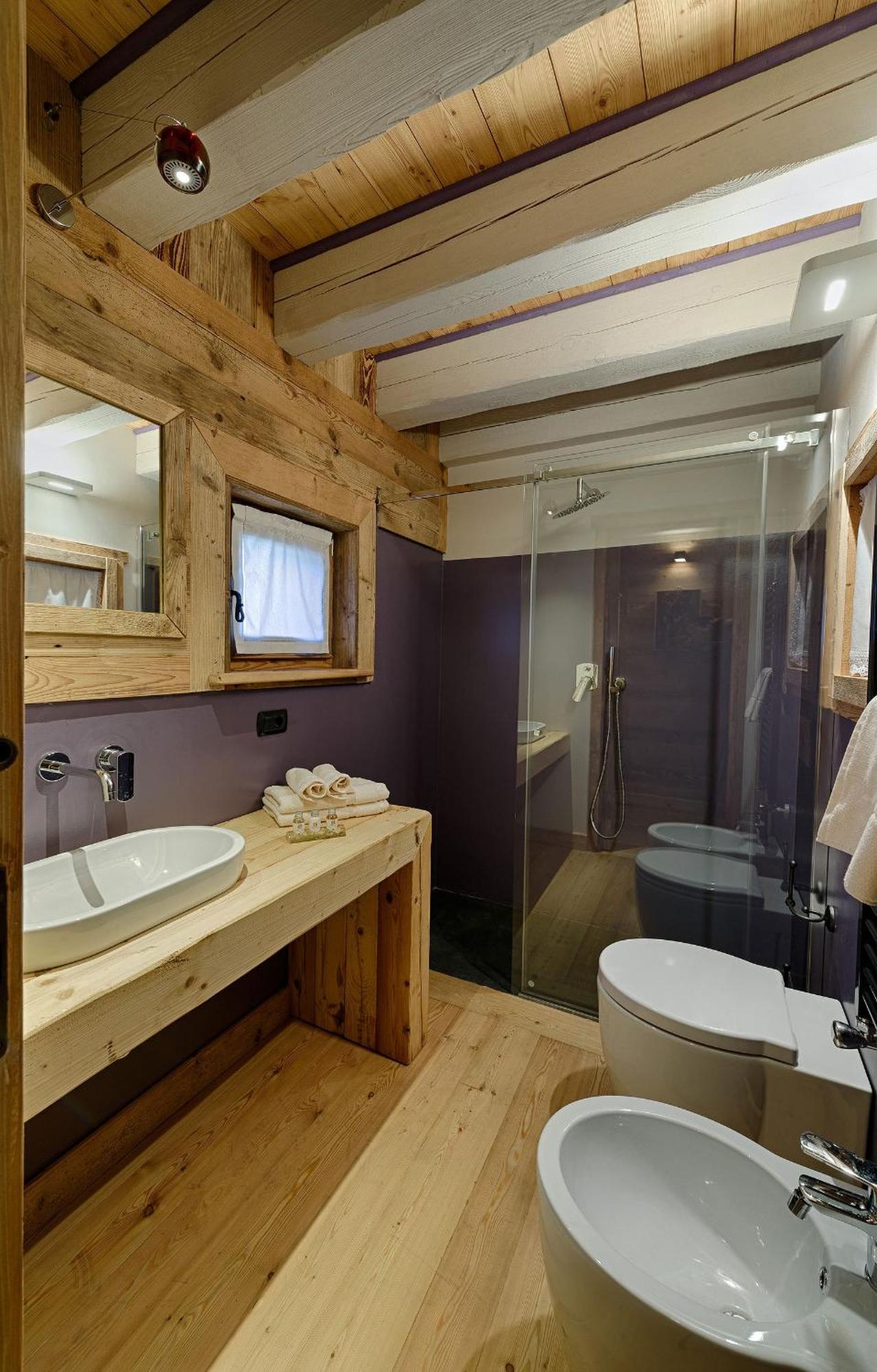 Double Room Split Level Spa Access