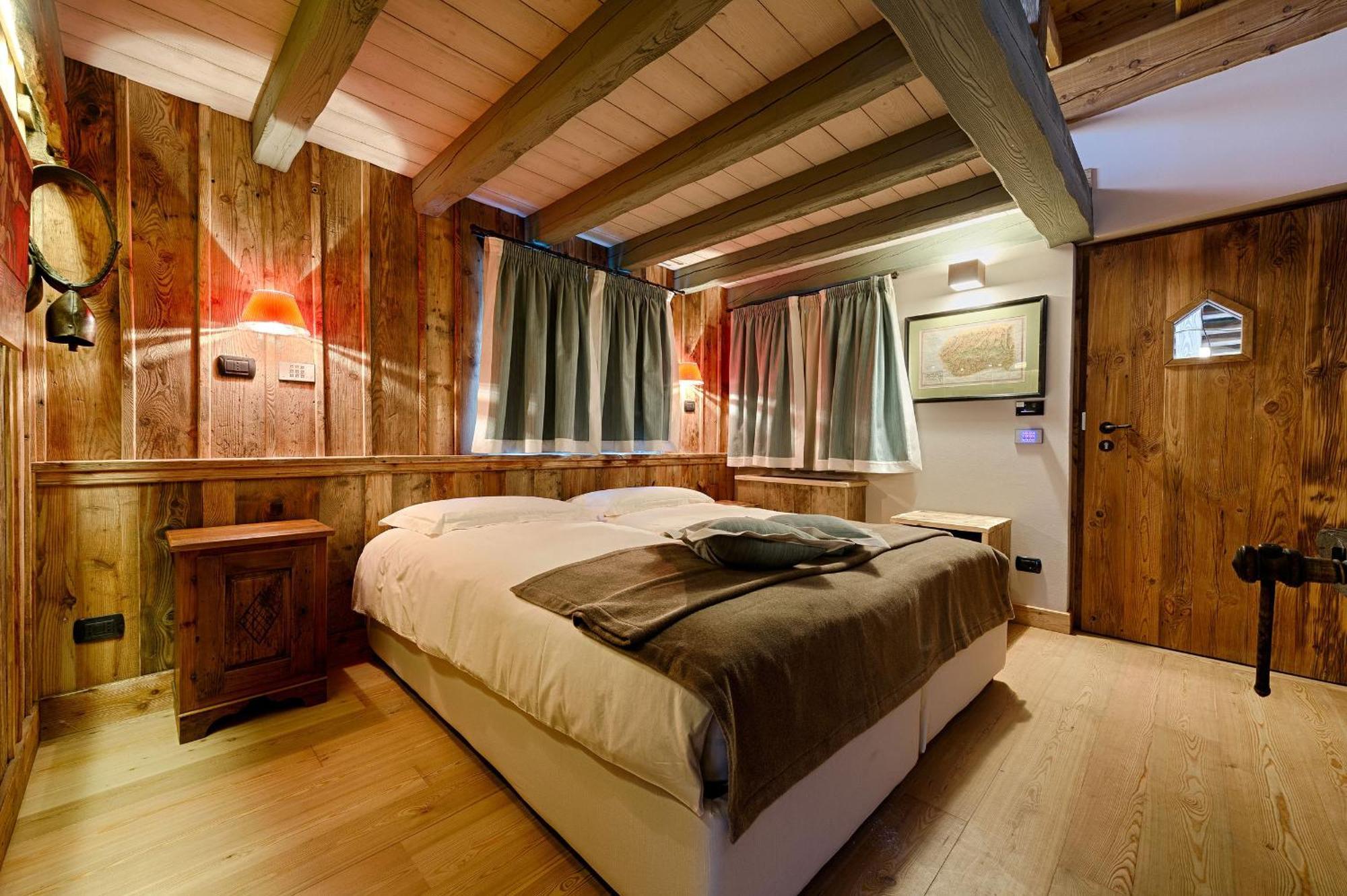 Double Room Split Level Spa Access
