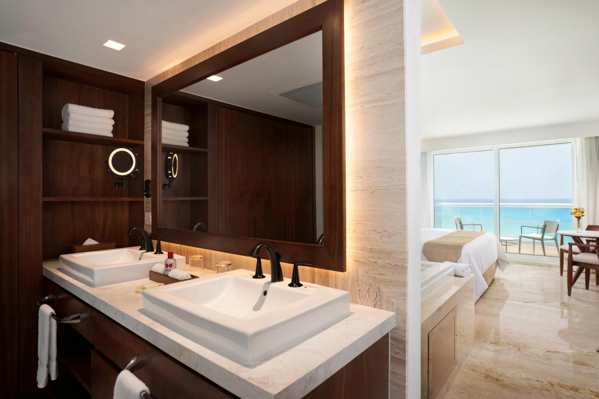 Superior Deluxe Ocean View King Size Bed