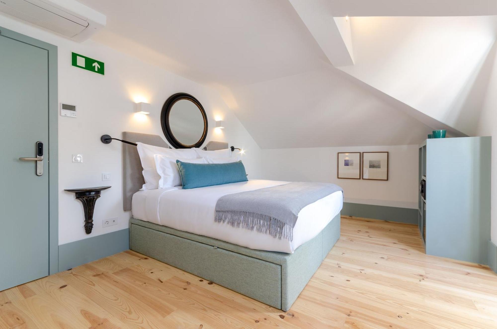 Mansard Junior Suite City View