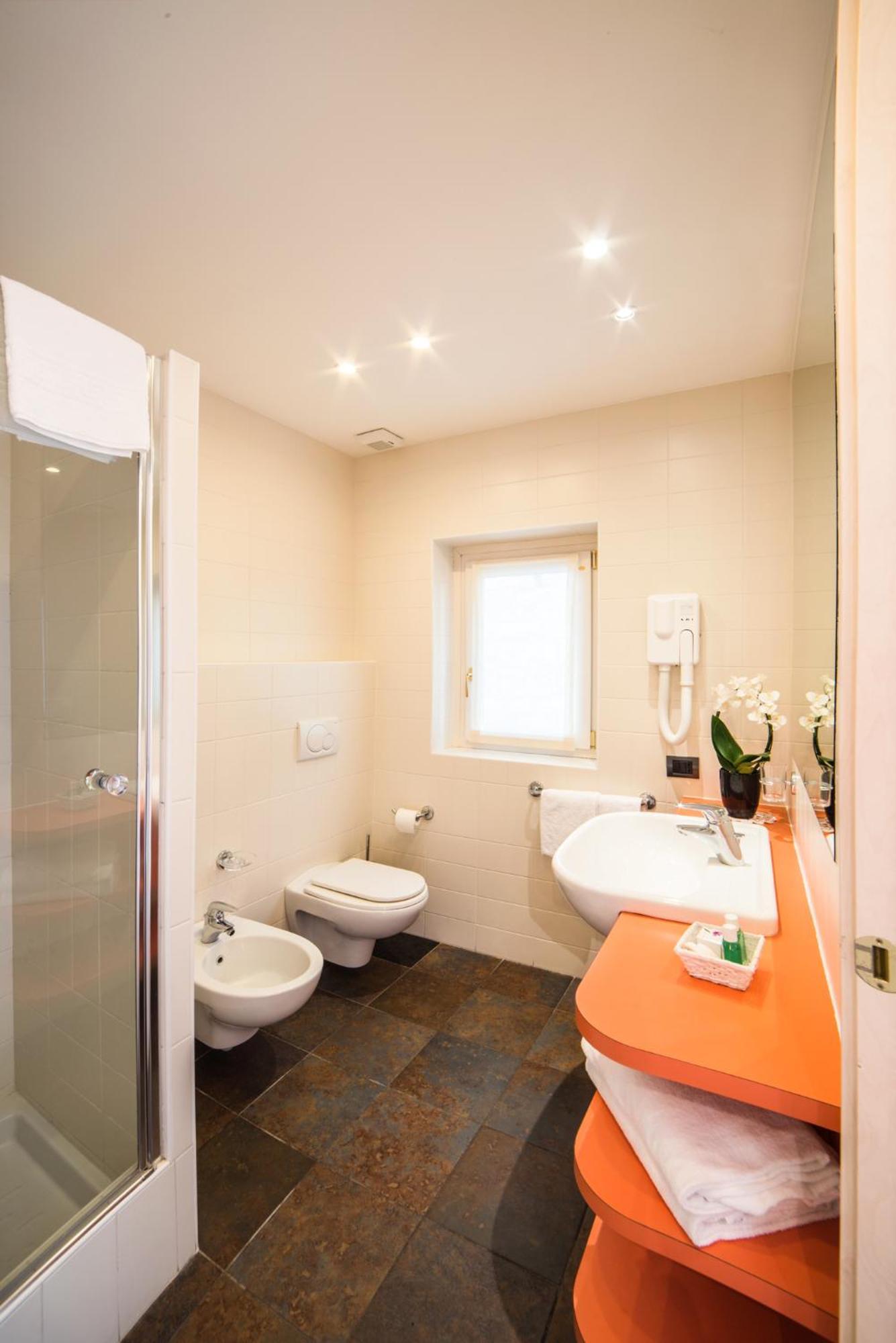 Double Room Lake View Annex