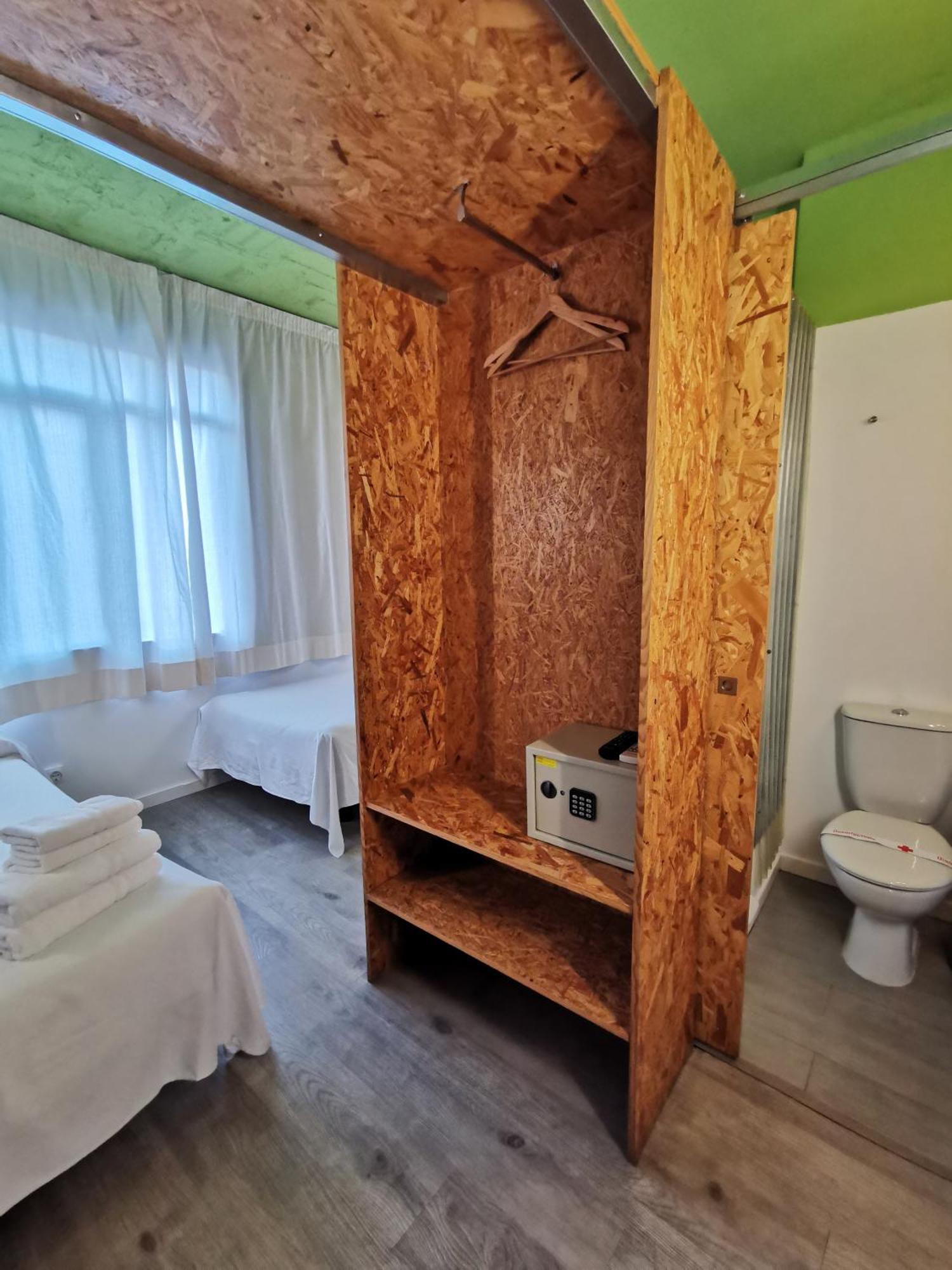 Twin Room Private Bathroom