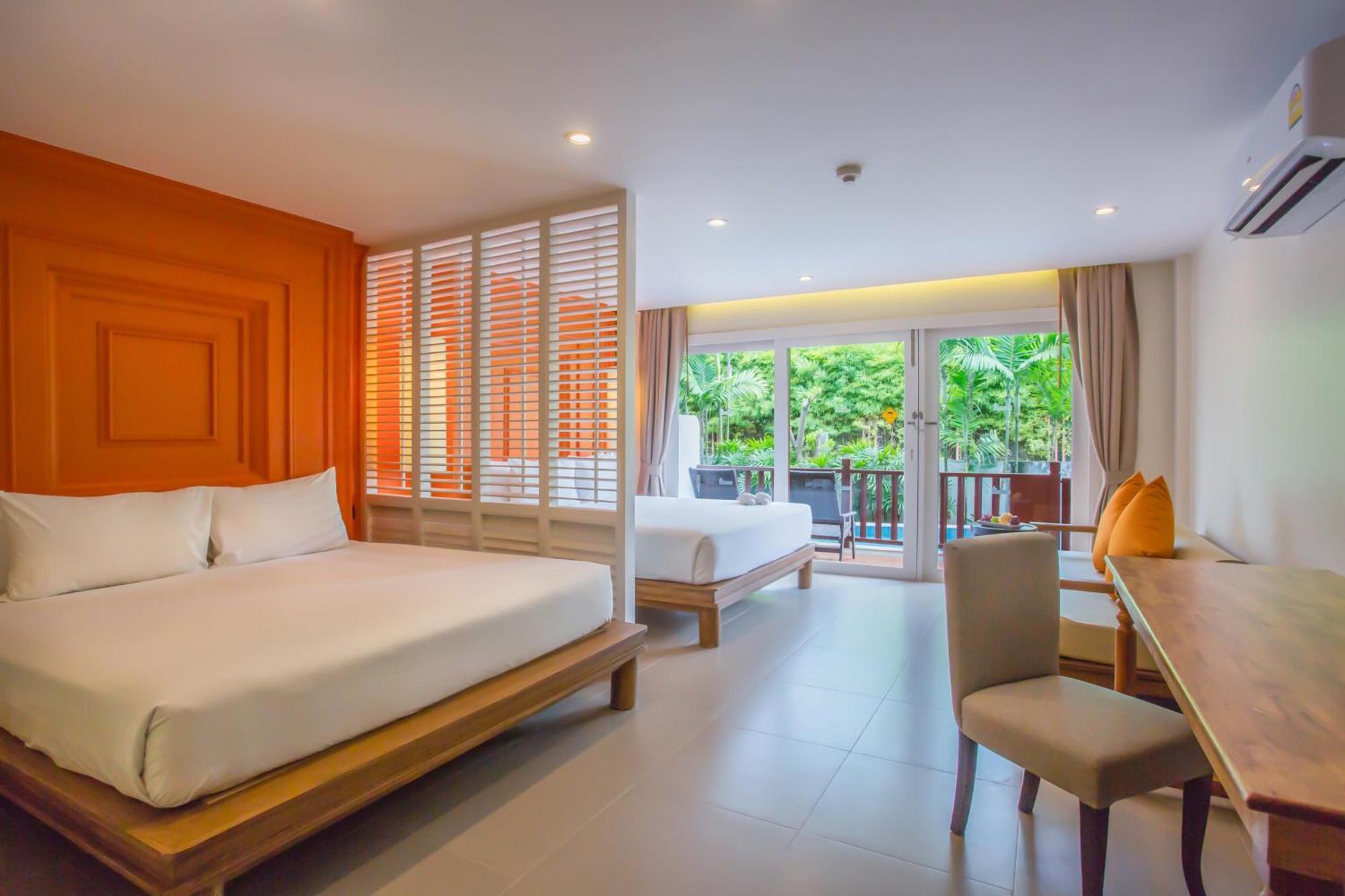 Grand Pool Access Room