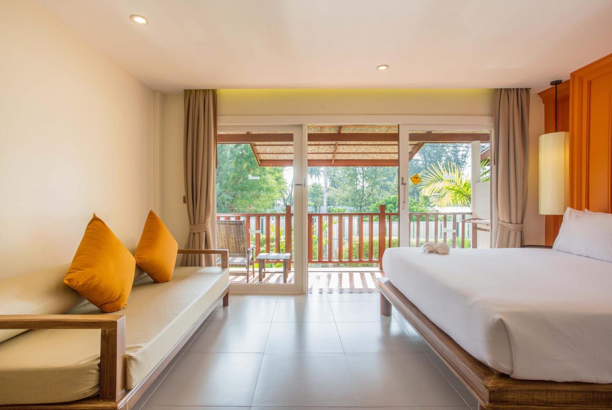 Grand Deluxe Garden View Room size 50 sqm