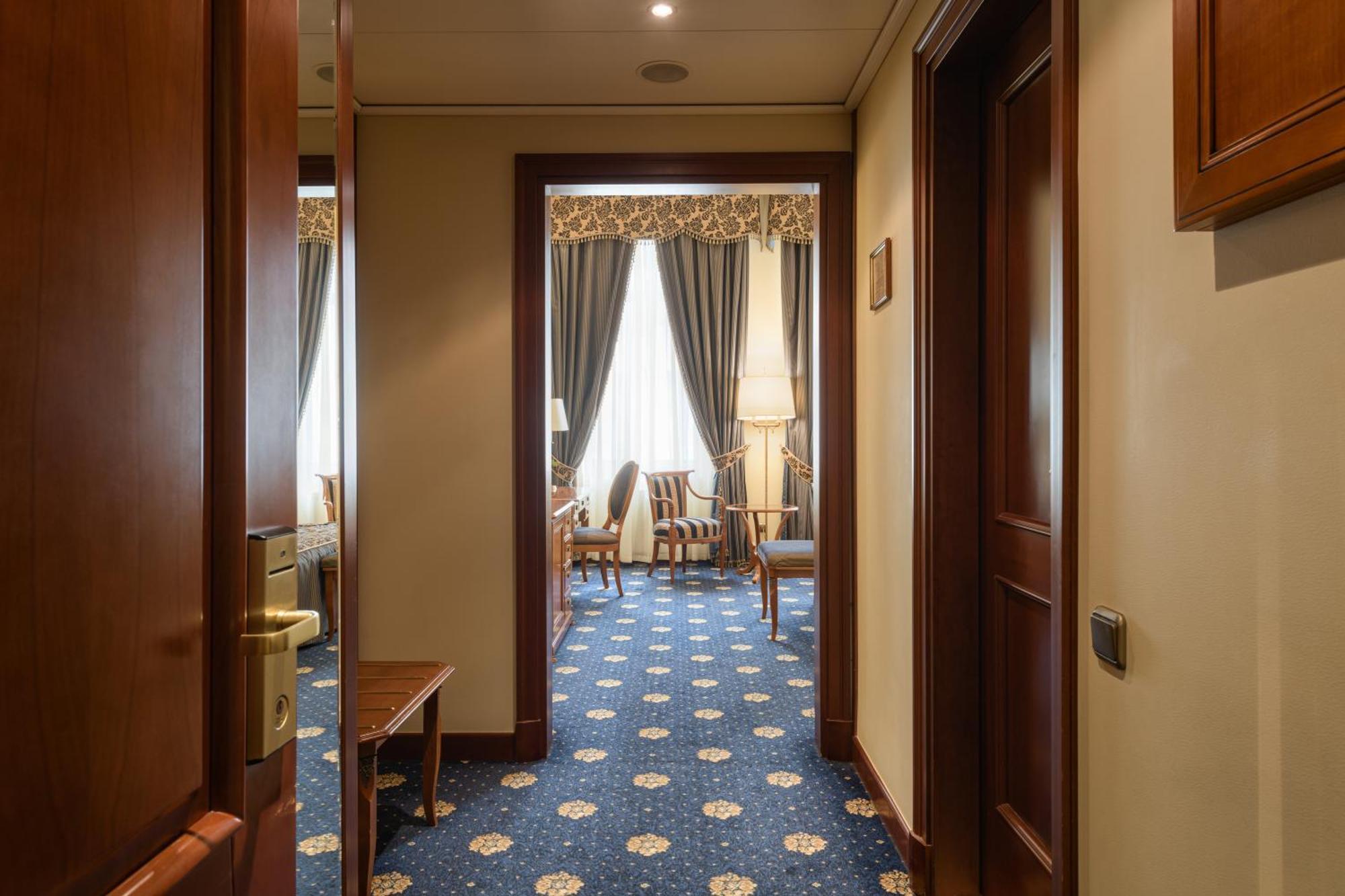 Premier King Room