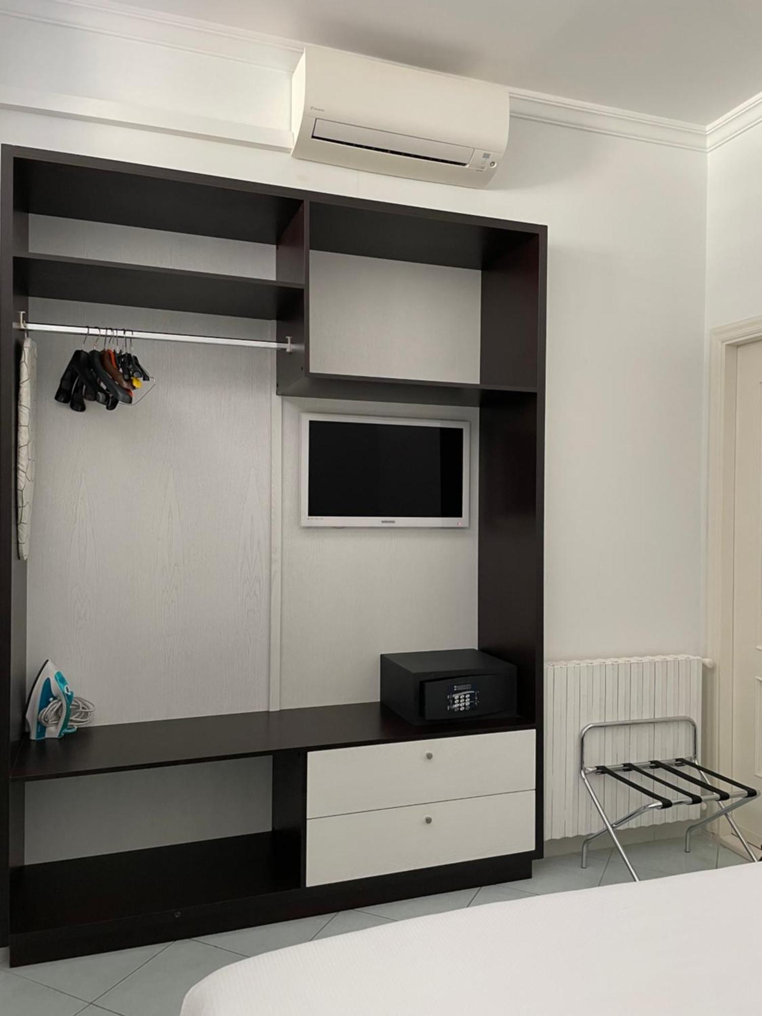 One-Bedroom Apartment Balcony Separate Building