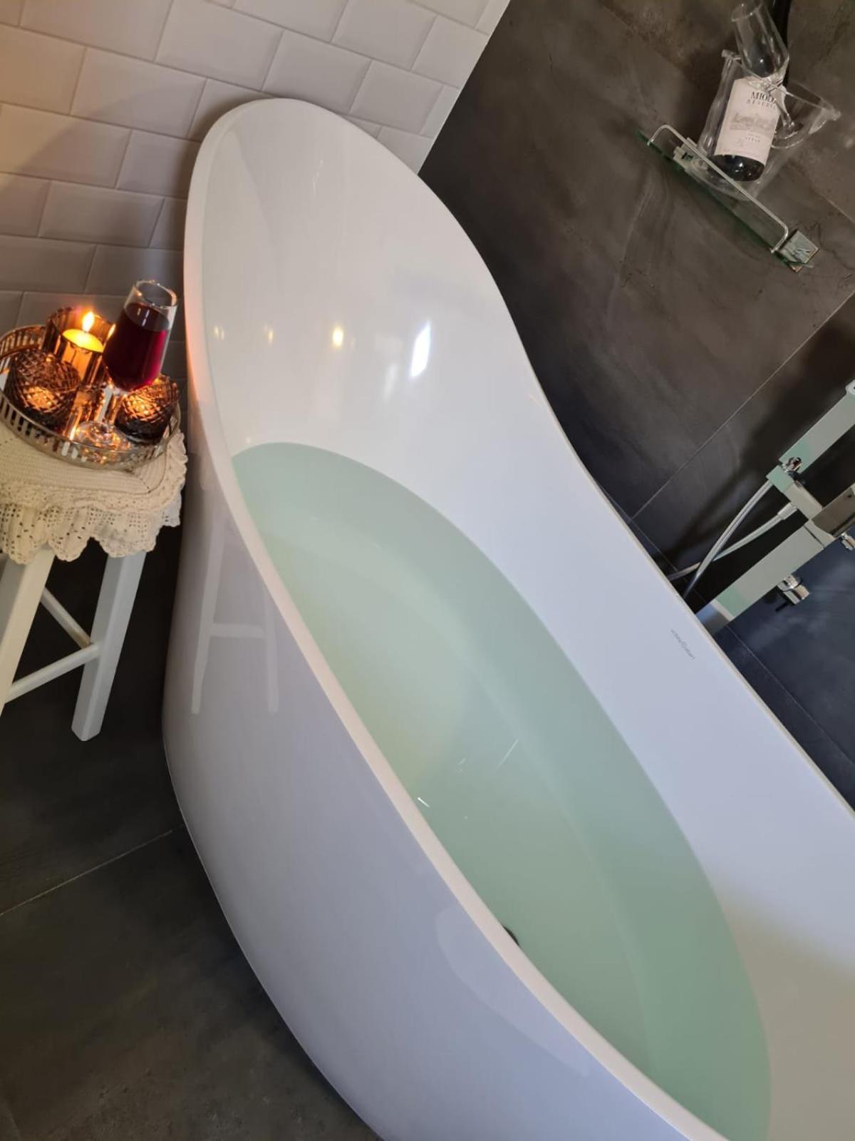 Deluxe Double Room Bath