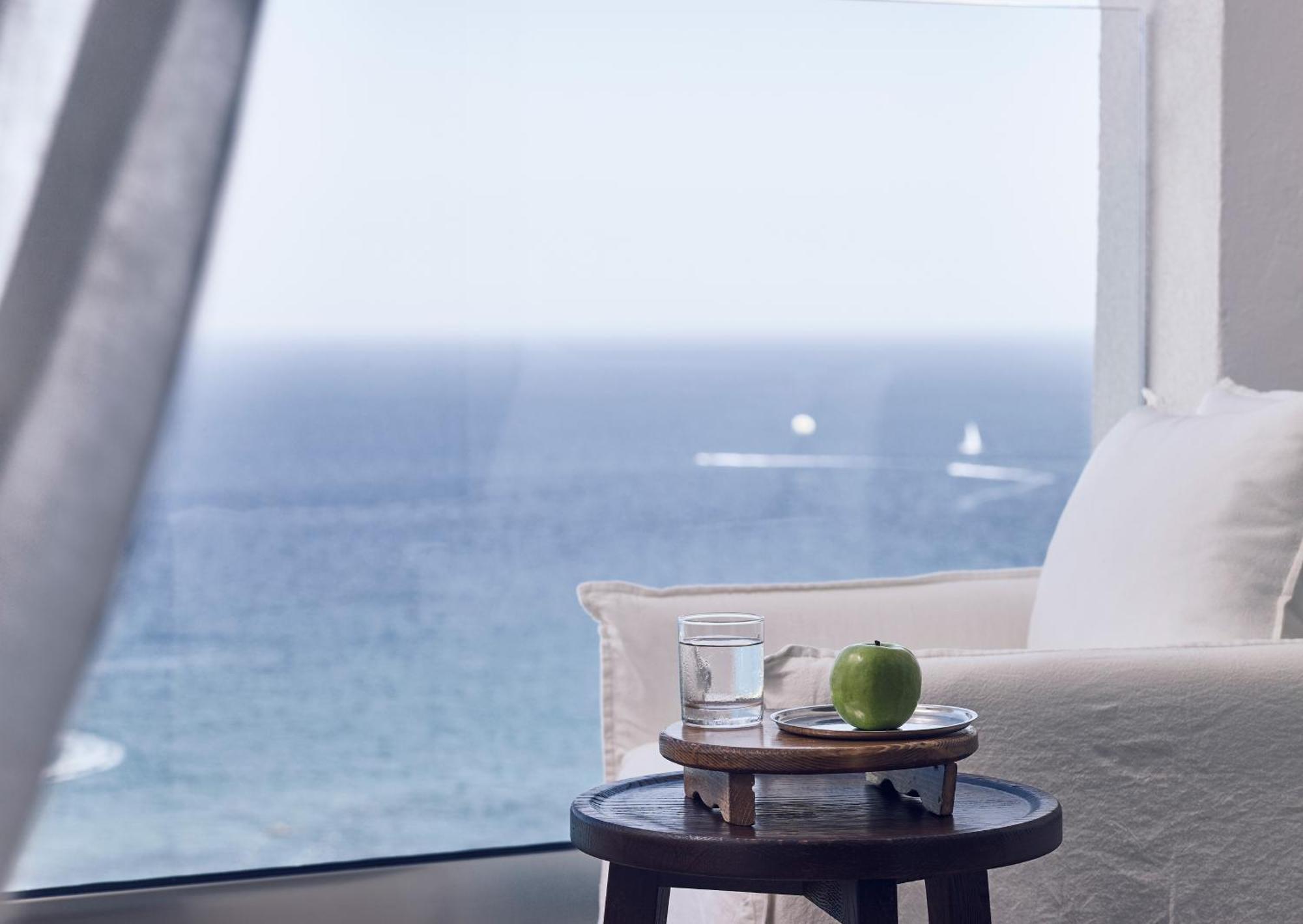 Exclusive Sea View Room Sharing Pool
