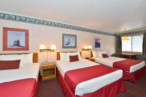 1 King Bed Deluxe Room Jetted Tub Non-Smoking