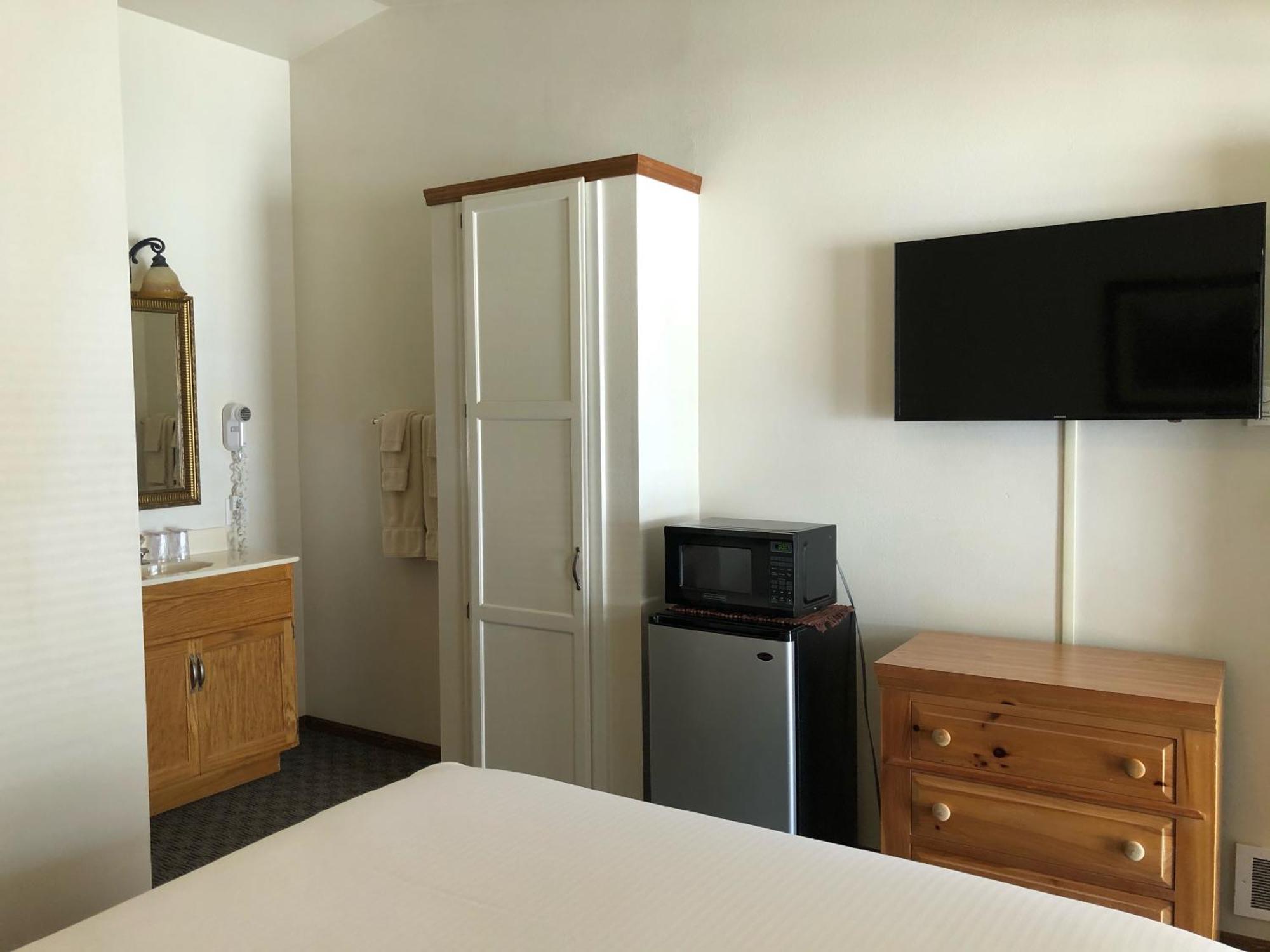 Standard Queen Room