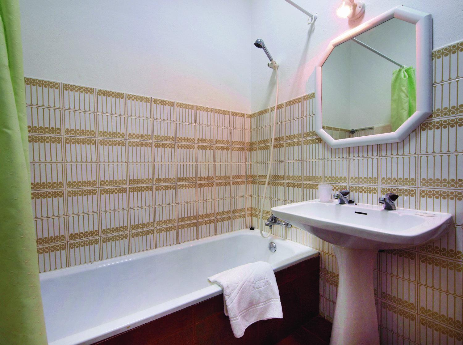 King Room Mobility Accessible Trans Shower