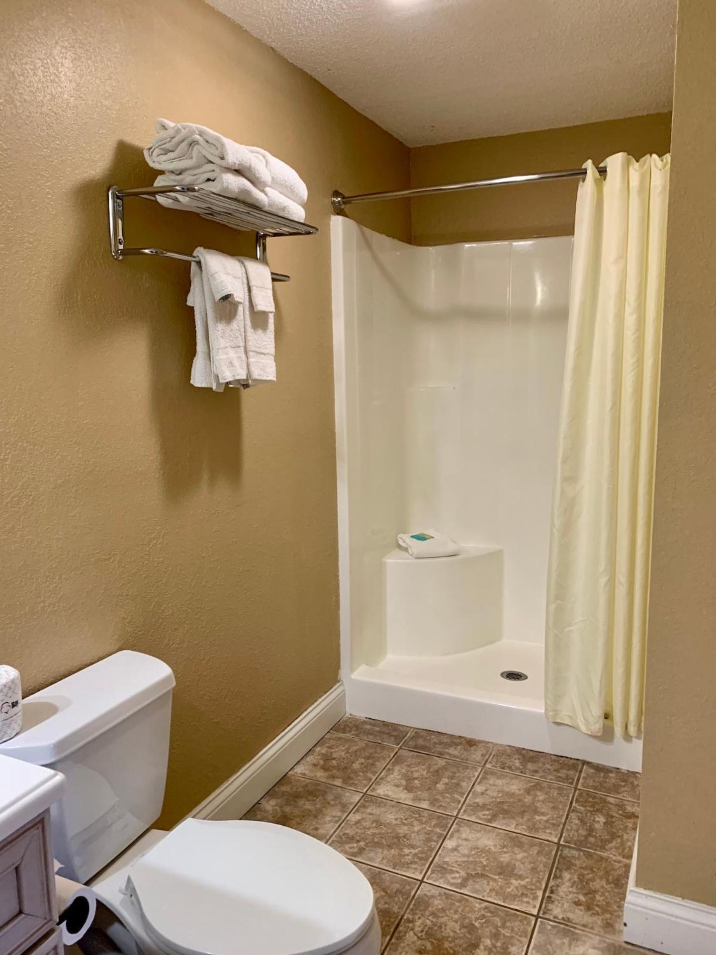 Deluxe Queen Suite