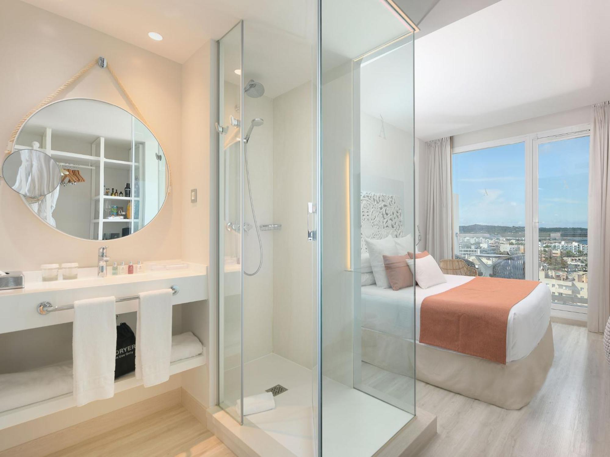 Double or Twin Room lateral Sea View Make It Happen
