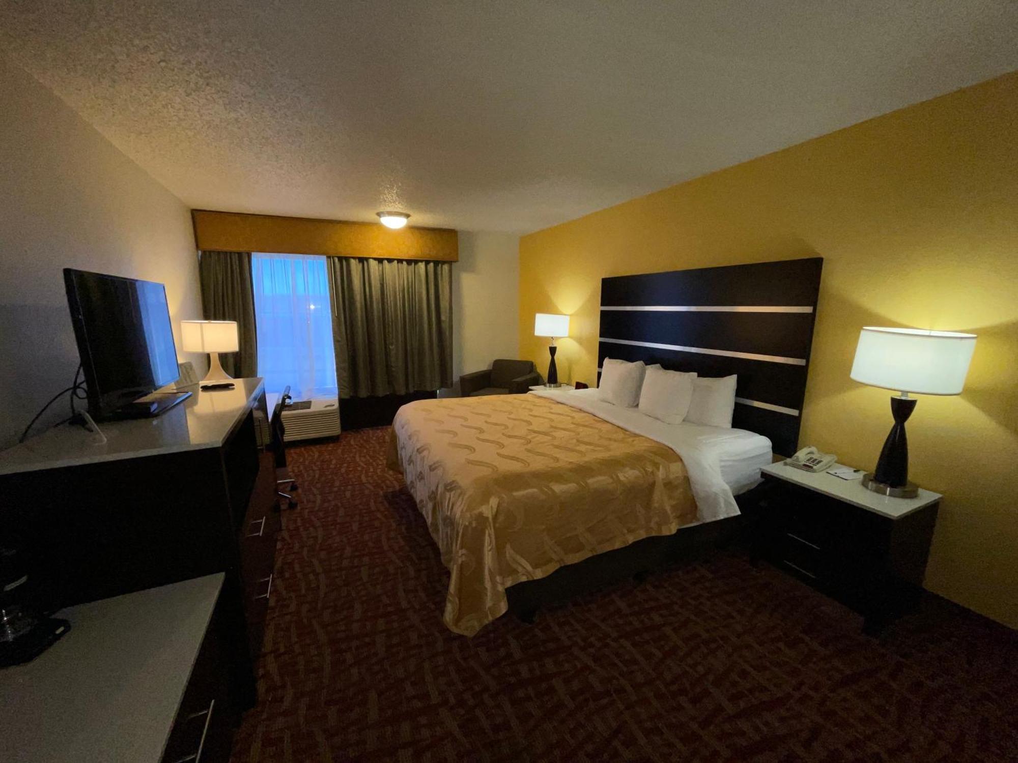 King Room Accessible or Non-Smoking
