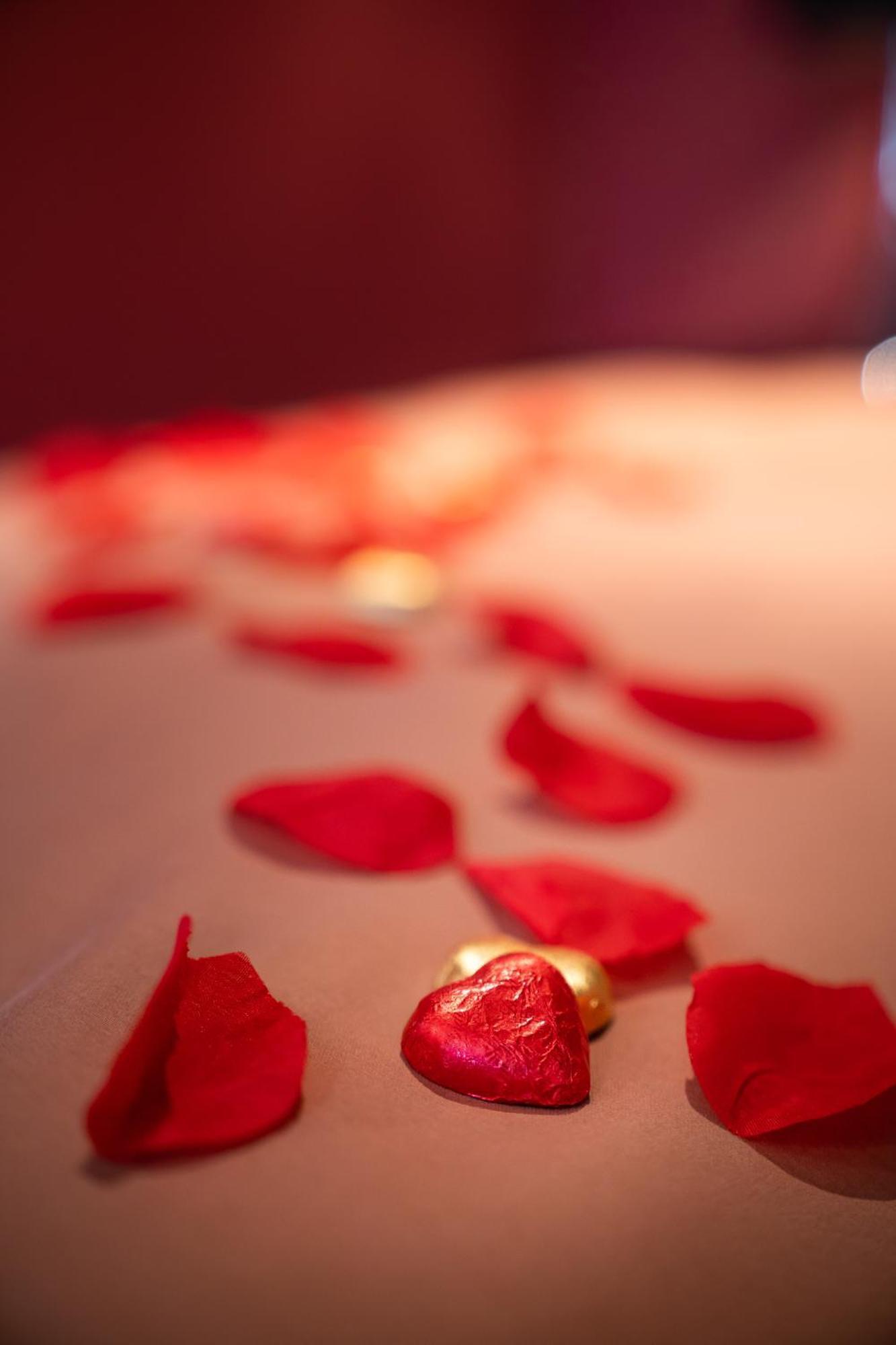 Honeymoon Suite
