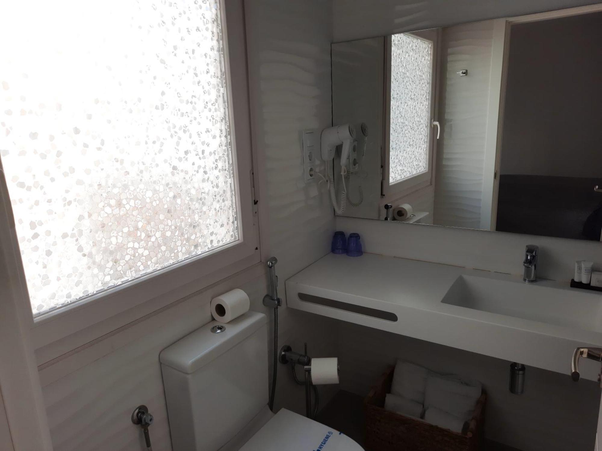 Twin Room Bath