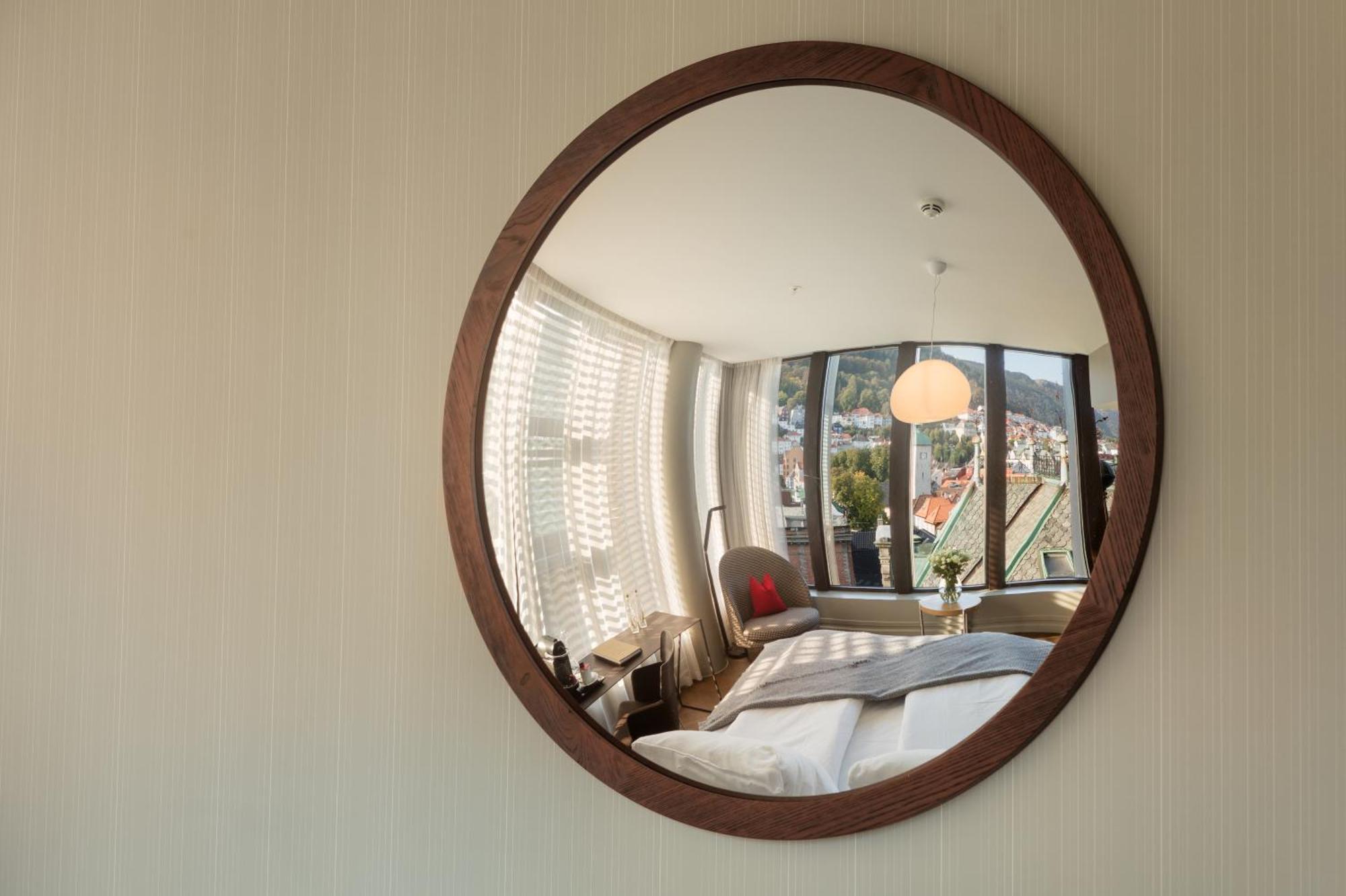 Deluxe King Room City View