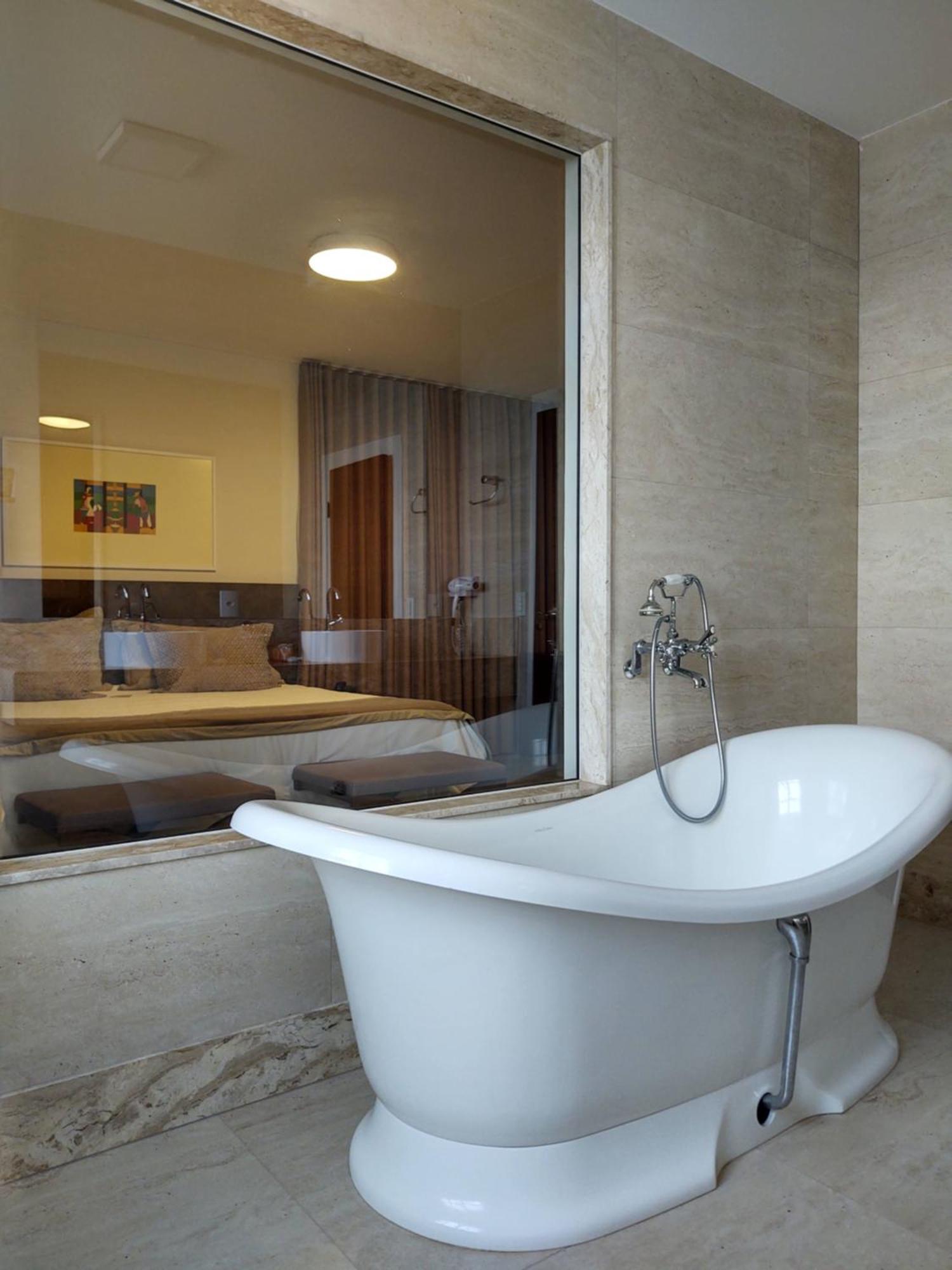 Master Double Room Bathtub