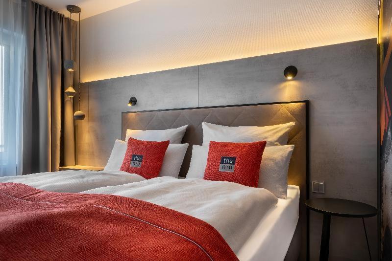 Standard Queen Room Accessible