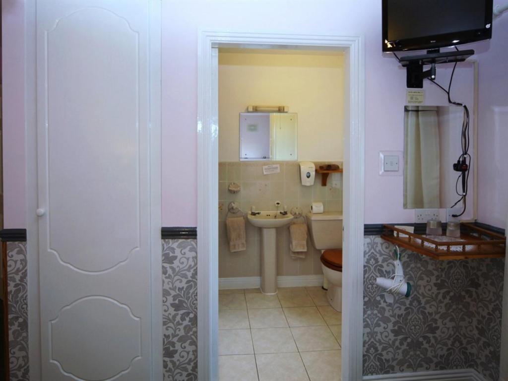 Twin Room Shower