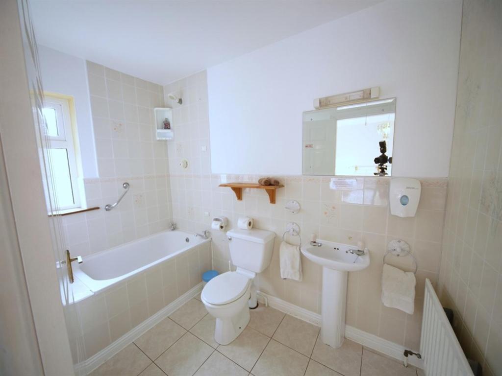Triple Room Shower