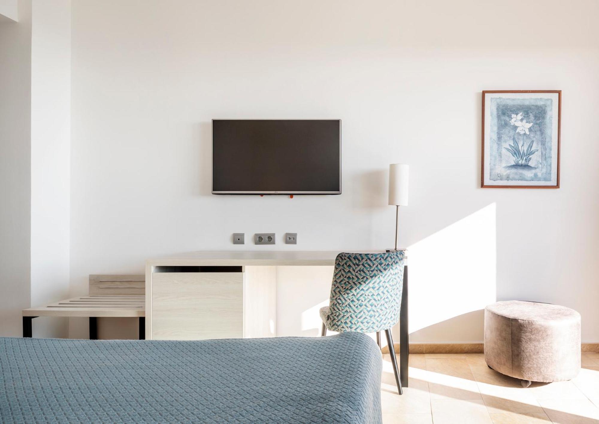 Double or Twin Room Sea View