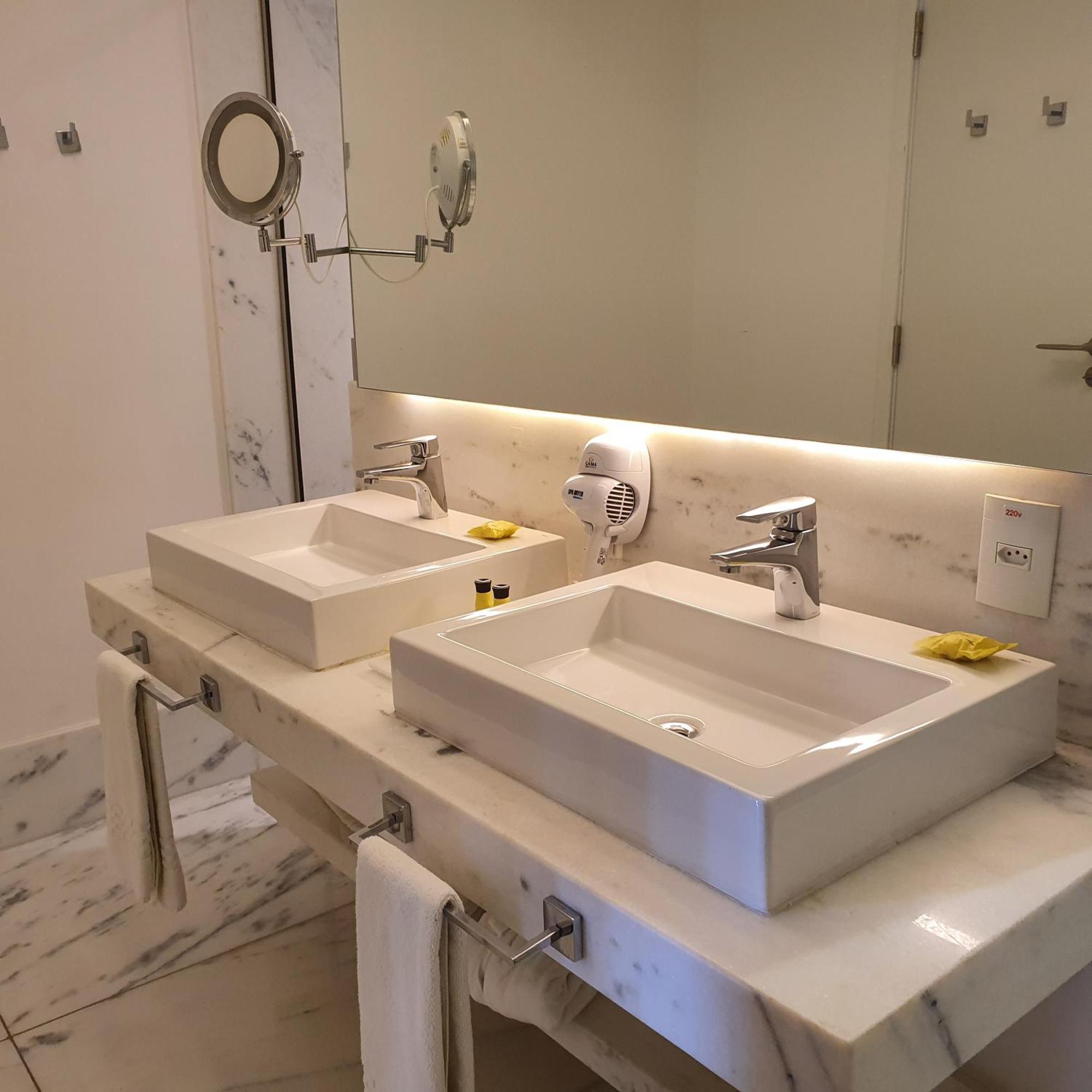 Deluxe King Room with Whirlpool and Balcony