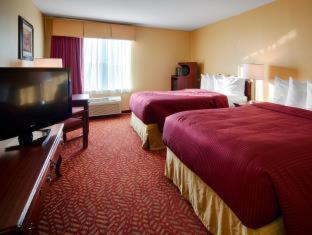 Queen Room Roll Shower Mobility Accessible or Non-Smoking
