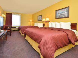 Queen Room Roll Shower Mobility Accessible or Non-Smoking
