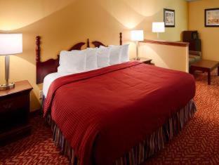 Queen Room Bath Tub Mobility Accessible or Non-Smoking