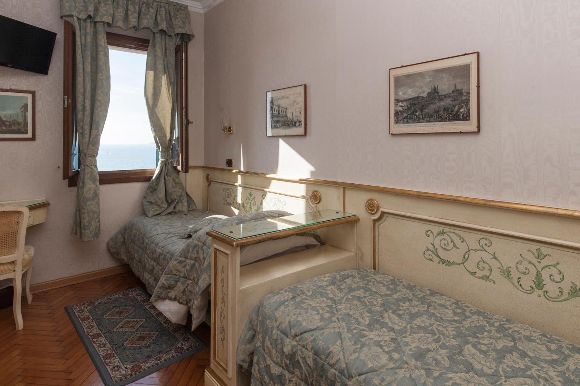Classic Twin Room