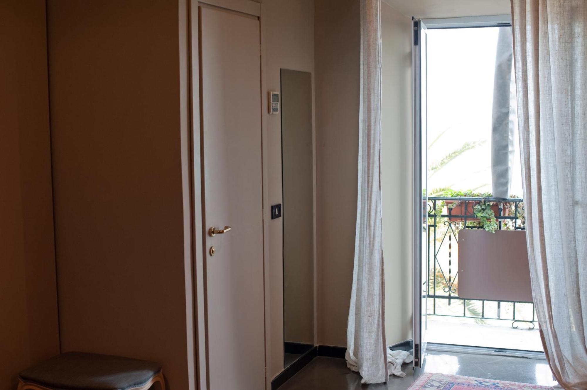 Double or Twin Room Sea View