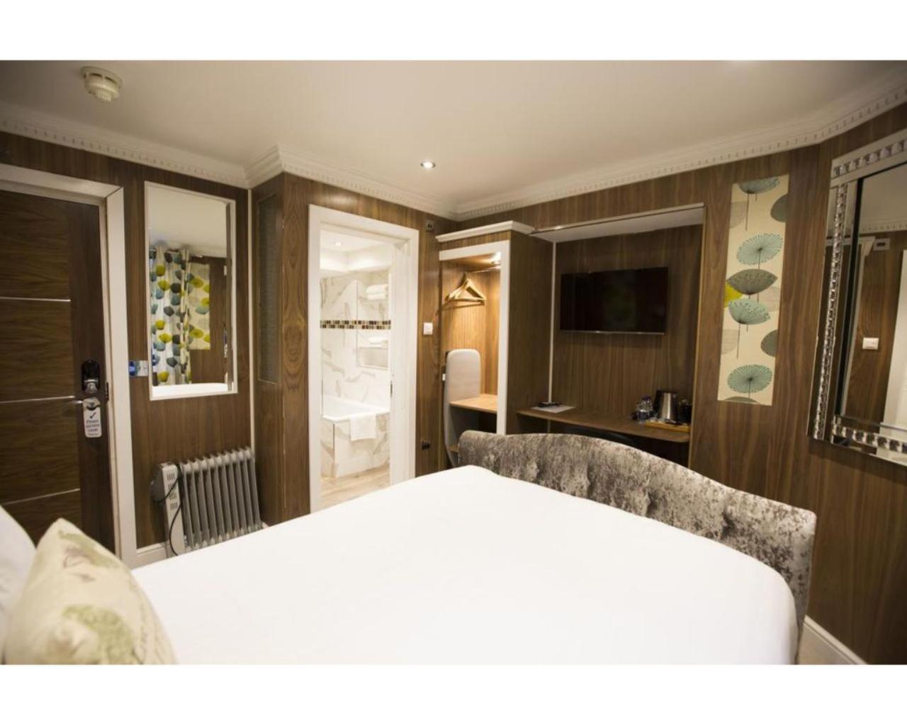 Double Room Private Bathroom