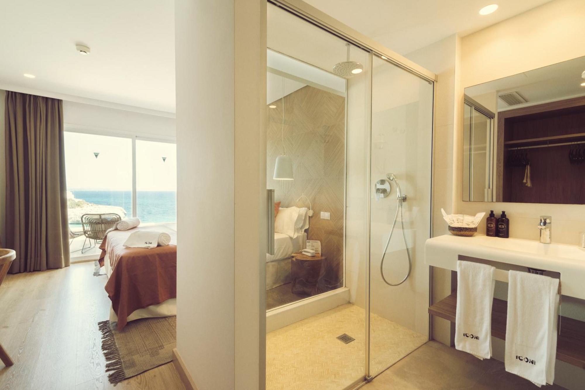 Double or Twin Room Sea View