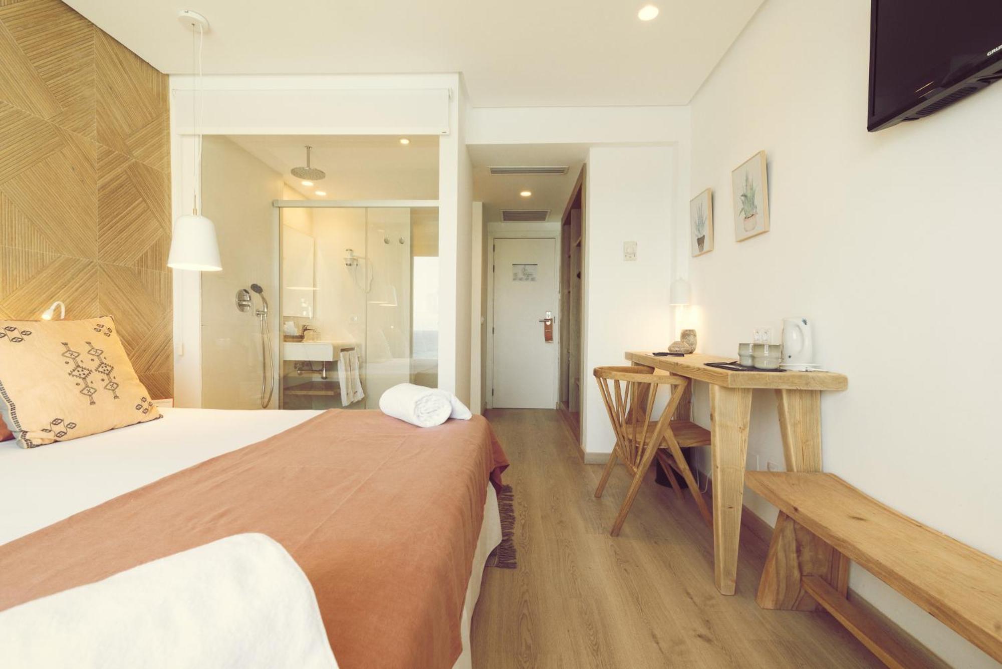 Double or Twin Room Sea View