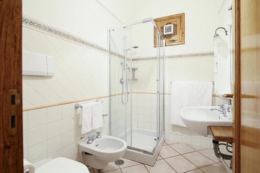 Double Room Private External Bathroom