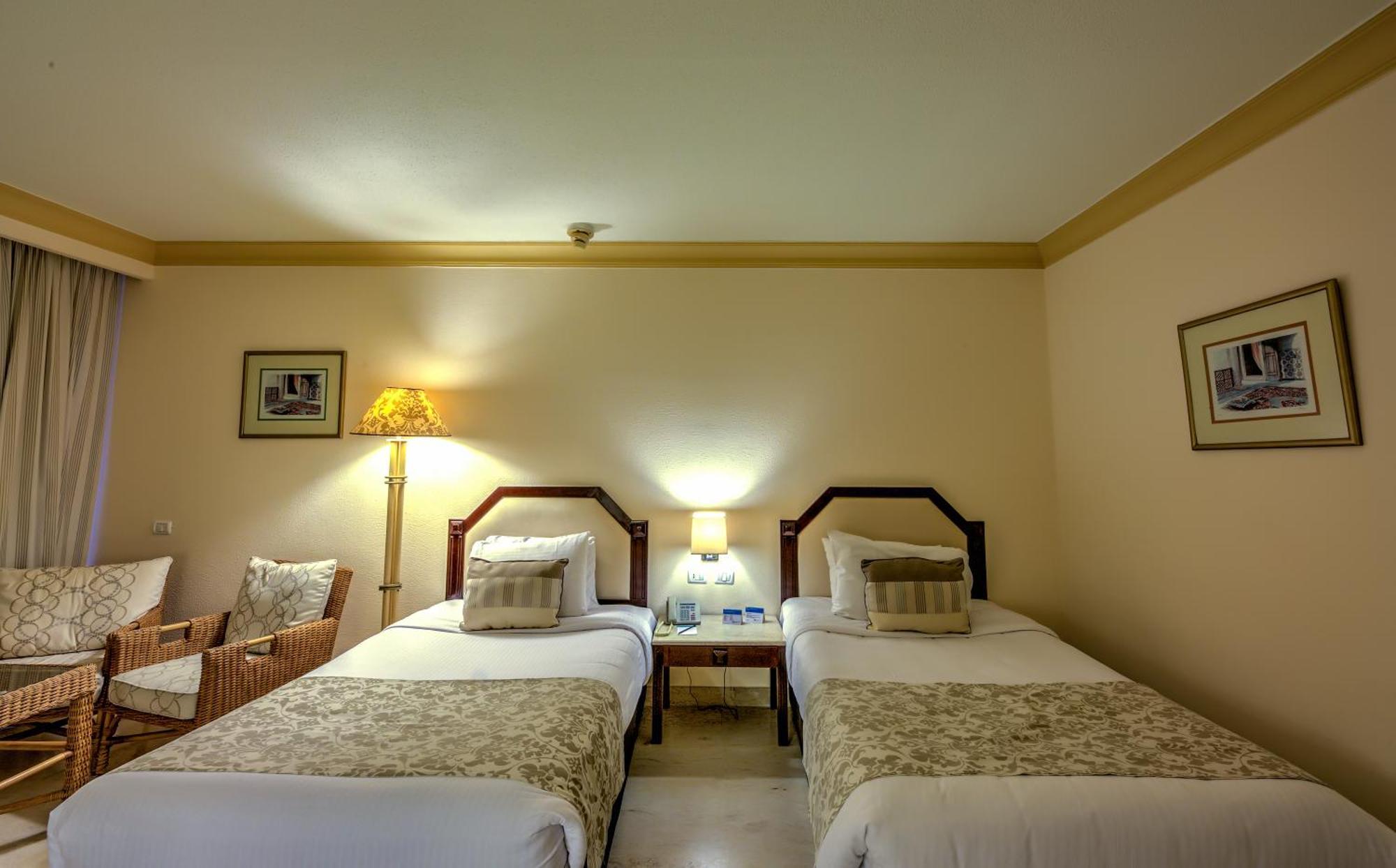 Chambre Classique - Vue Partielle sur Mer