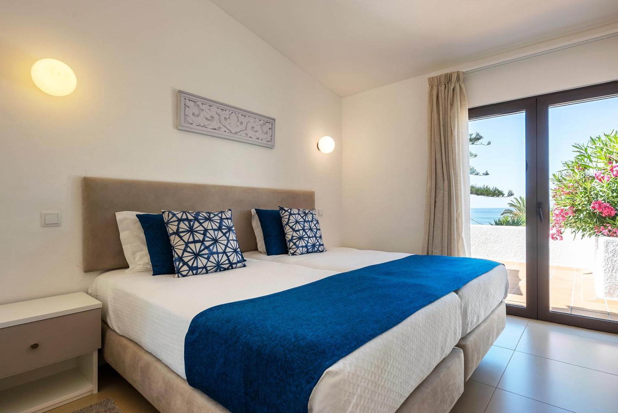 Three-Bedroom Villa Private Jacuzzi Sea View