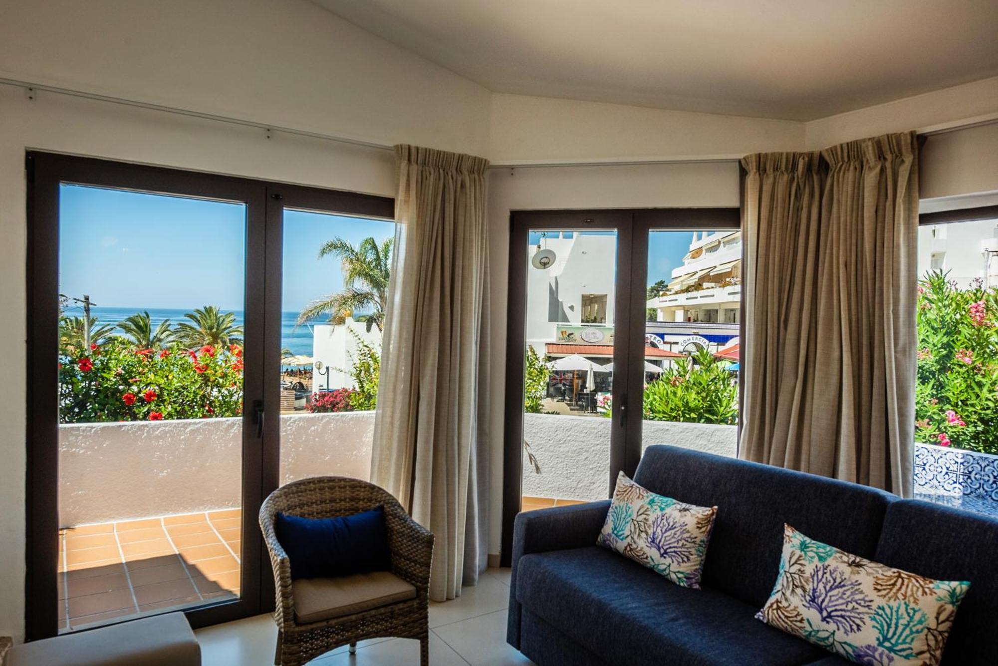 Three-Bedroom Villa Private Jacuzzi Sea View