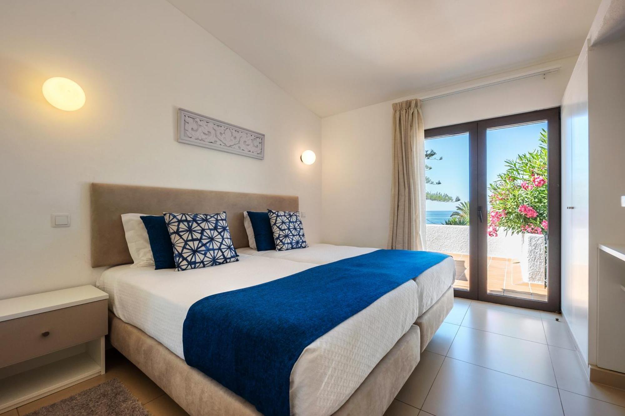 Three-Bedroom Villa Private Jacuzzi Sea View