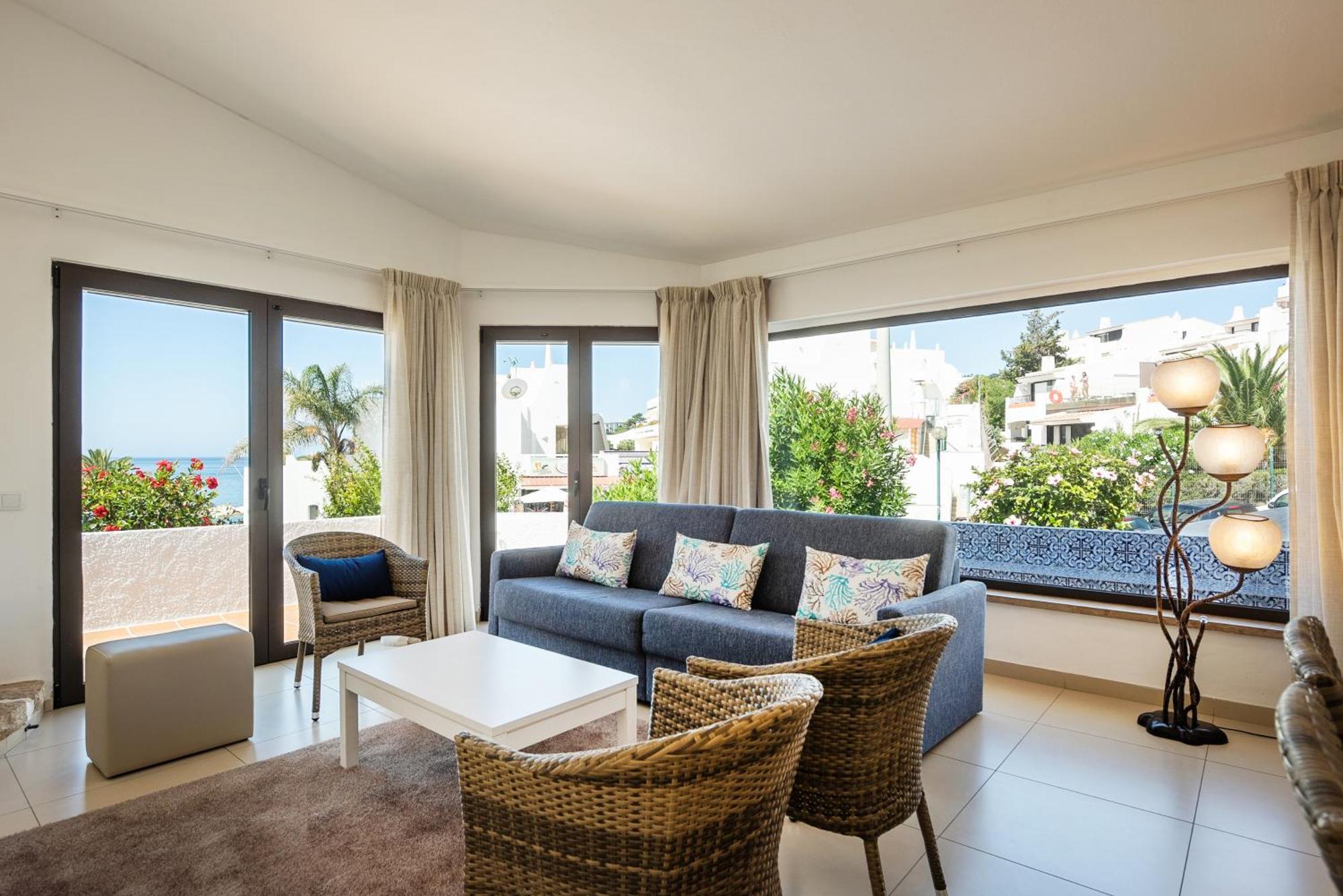 Three-Bedroom Villa Private Jacuzzi Sea View