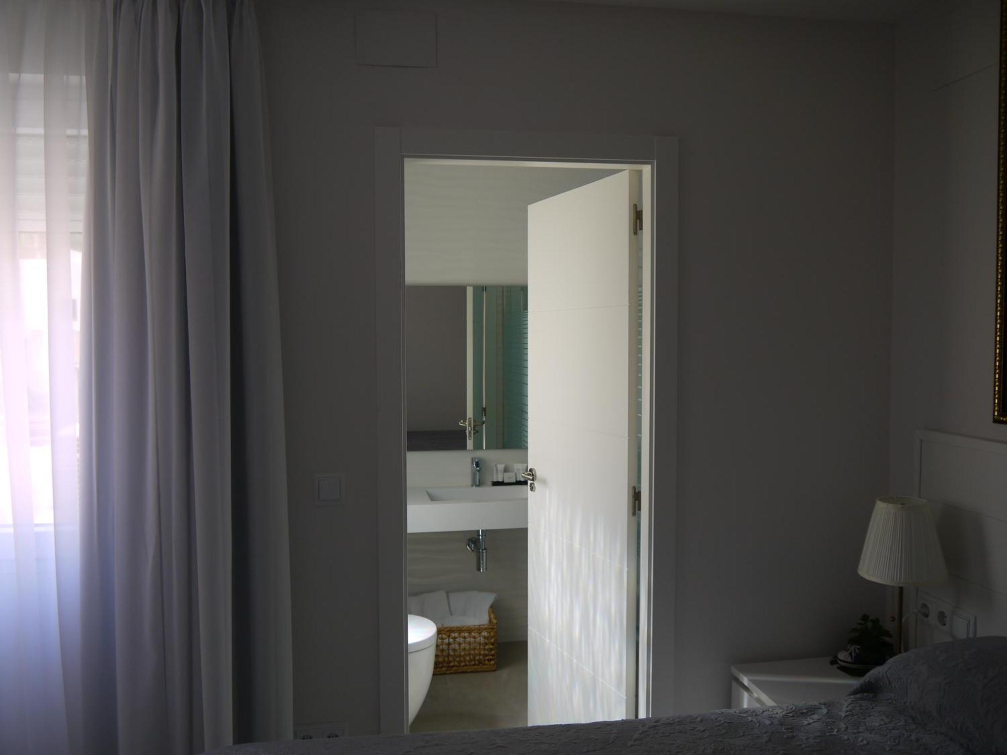 Twin Room Bath