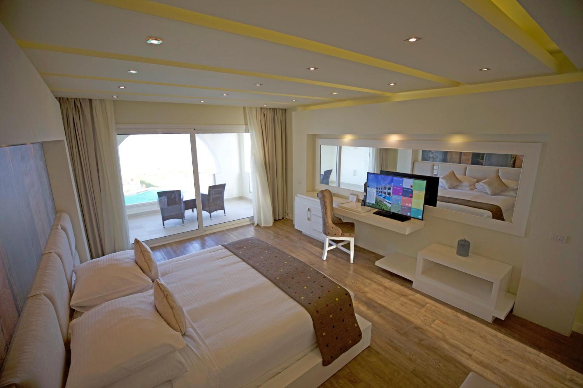 Deluxe Suite Posh Club