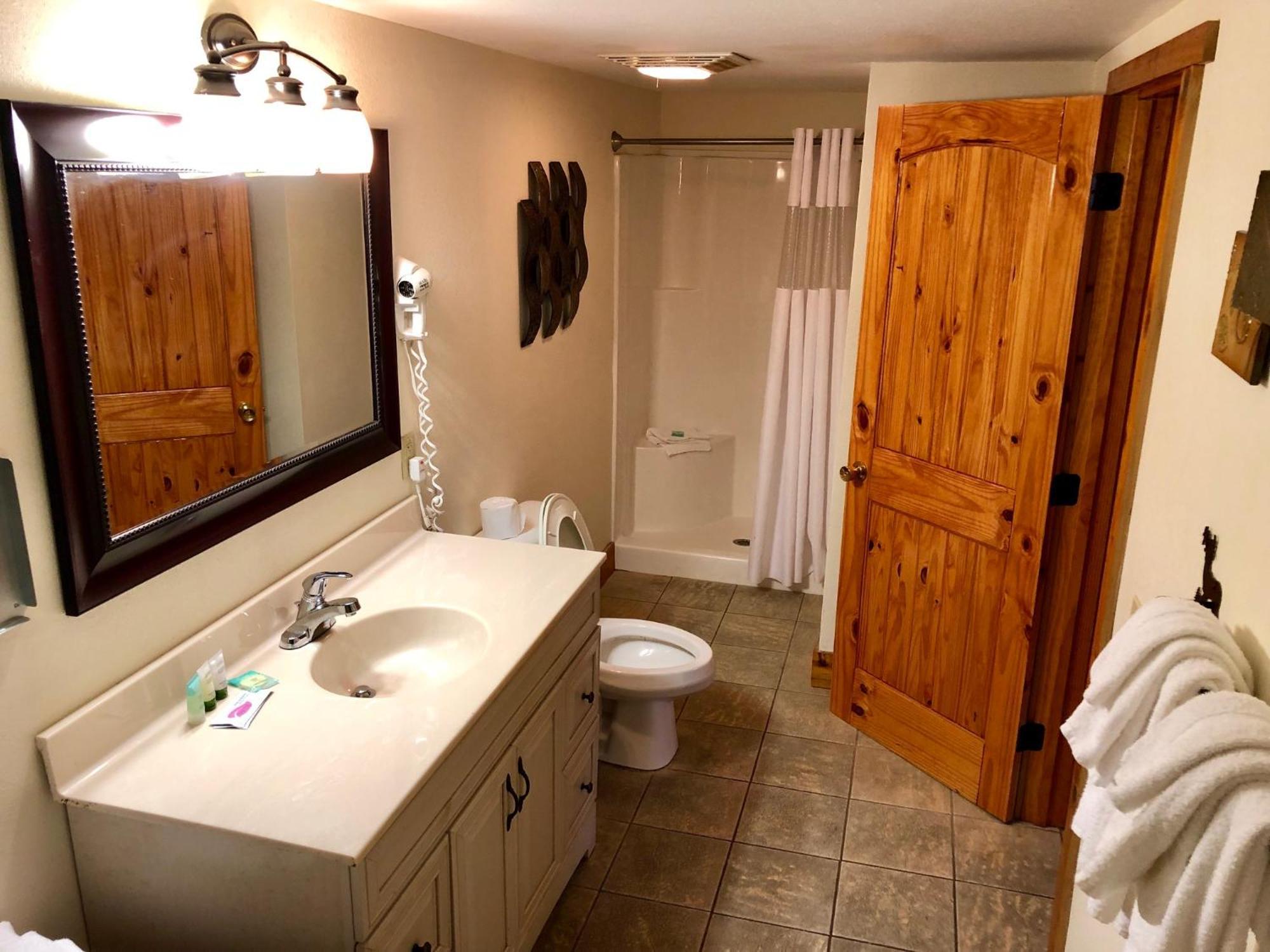 Deluxe Suite Spa Bath