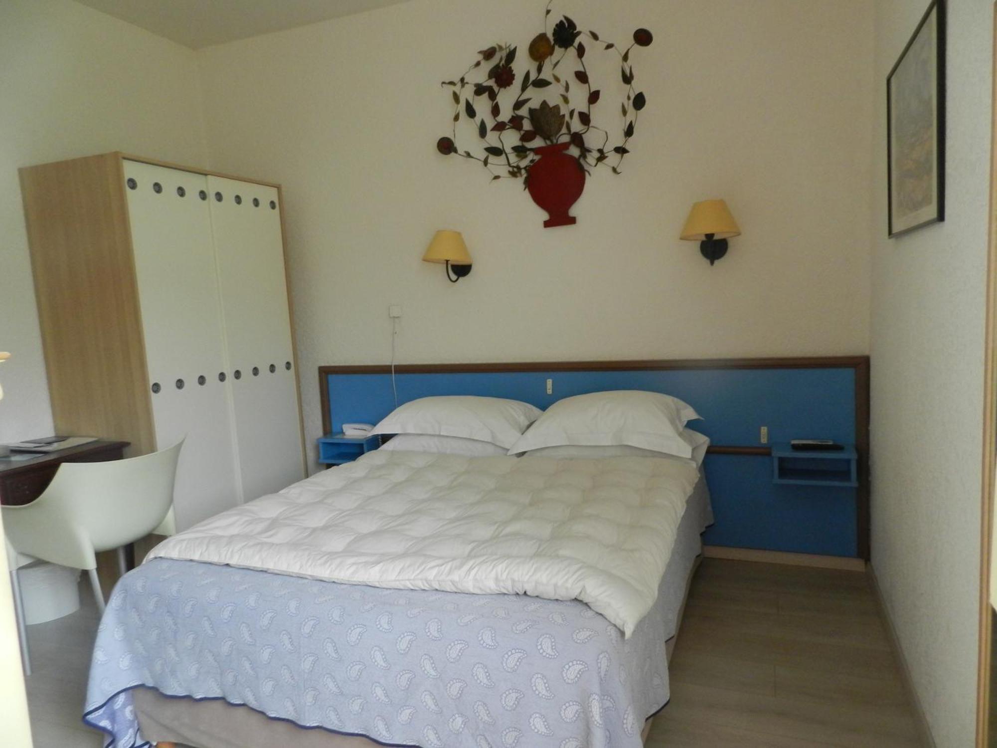 Single Room Road Side